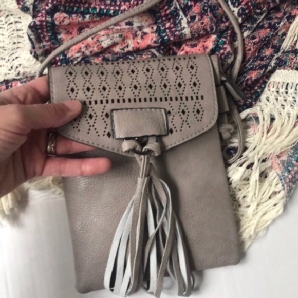 Minky Boutique | Boho Vegan Leather Tassel Purse - Picture 5 of 8